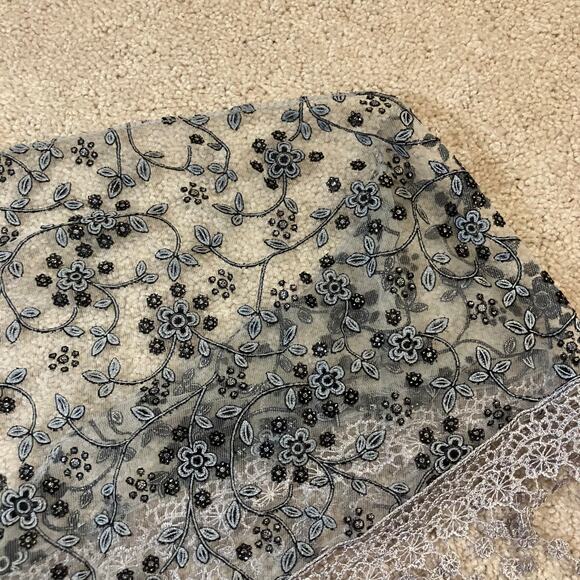 Gray lace floral scarf shawl with fringe, bohemian boho chic fairycore - Picture 7 of 10